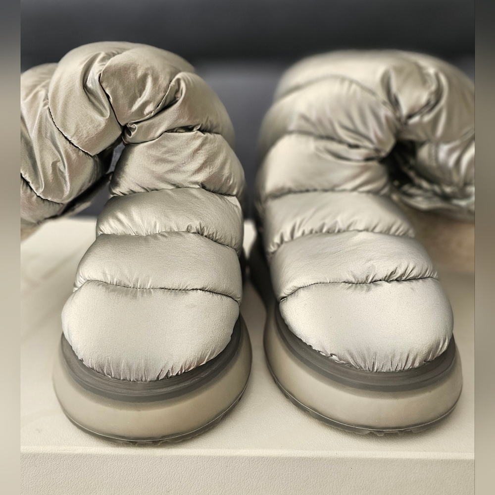 Moncler Gaia down snow boots logo-adorned ,snap-buttoned flap pockets Size 37 - Picture 13 of 16